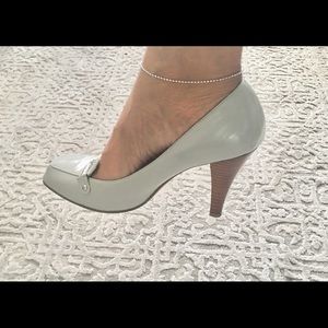 Carlos Falchi. Gray. Stacked Wooden Heel. Vintage Style. Size 8.5